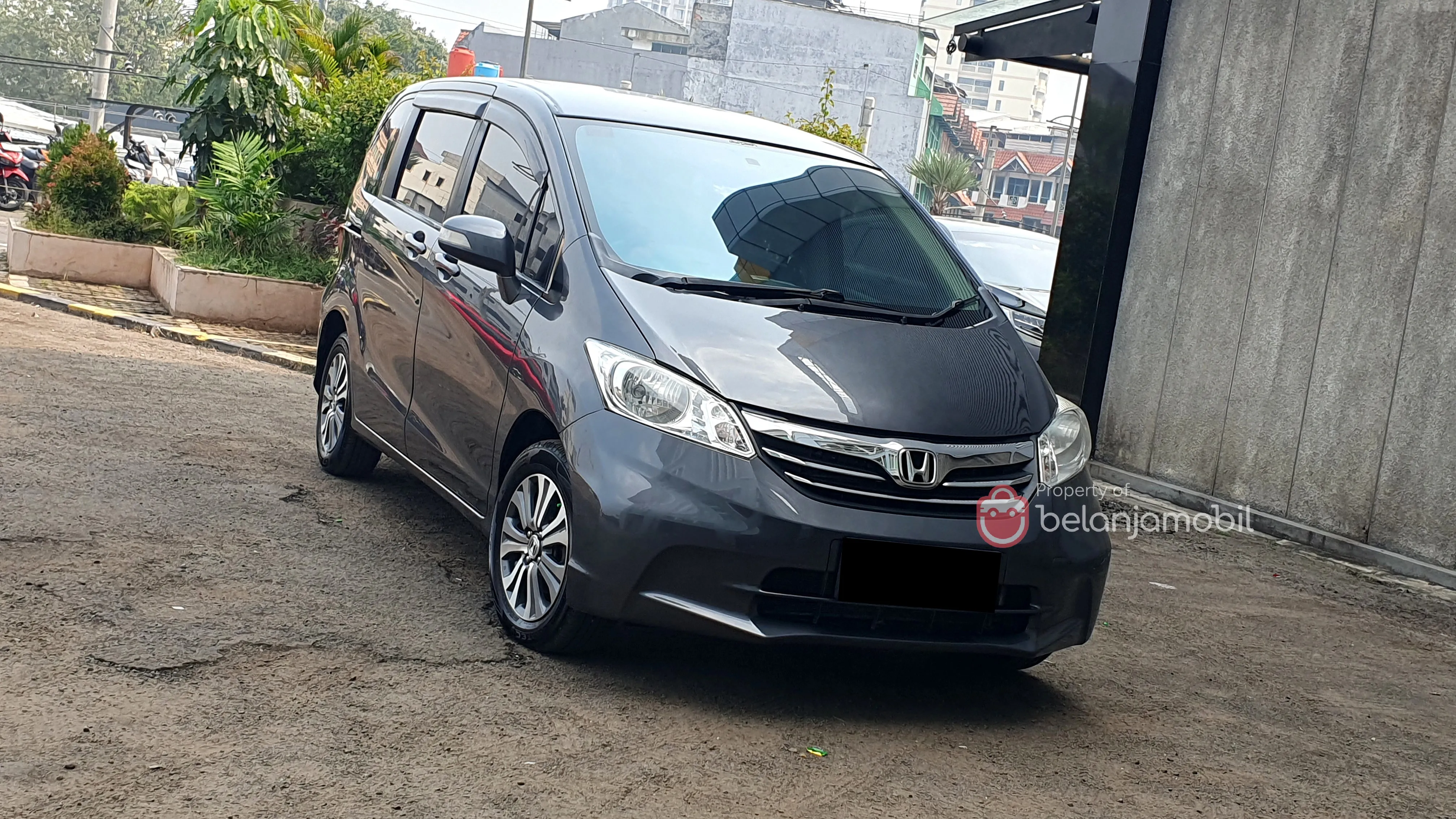 Mobil Bekas Irit untuk Antar-Jemput Anak Sekolah di Bawah Rp150 Juta