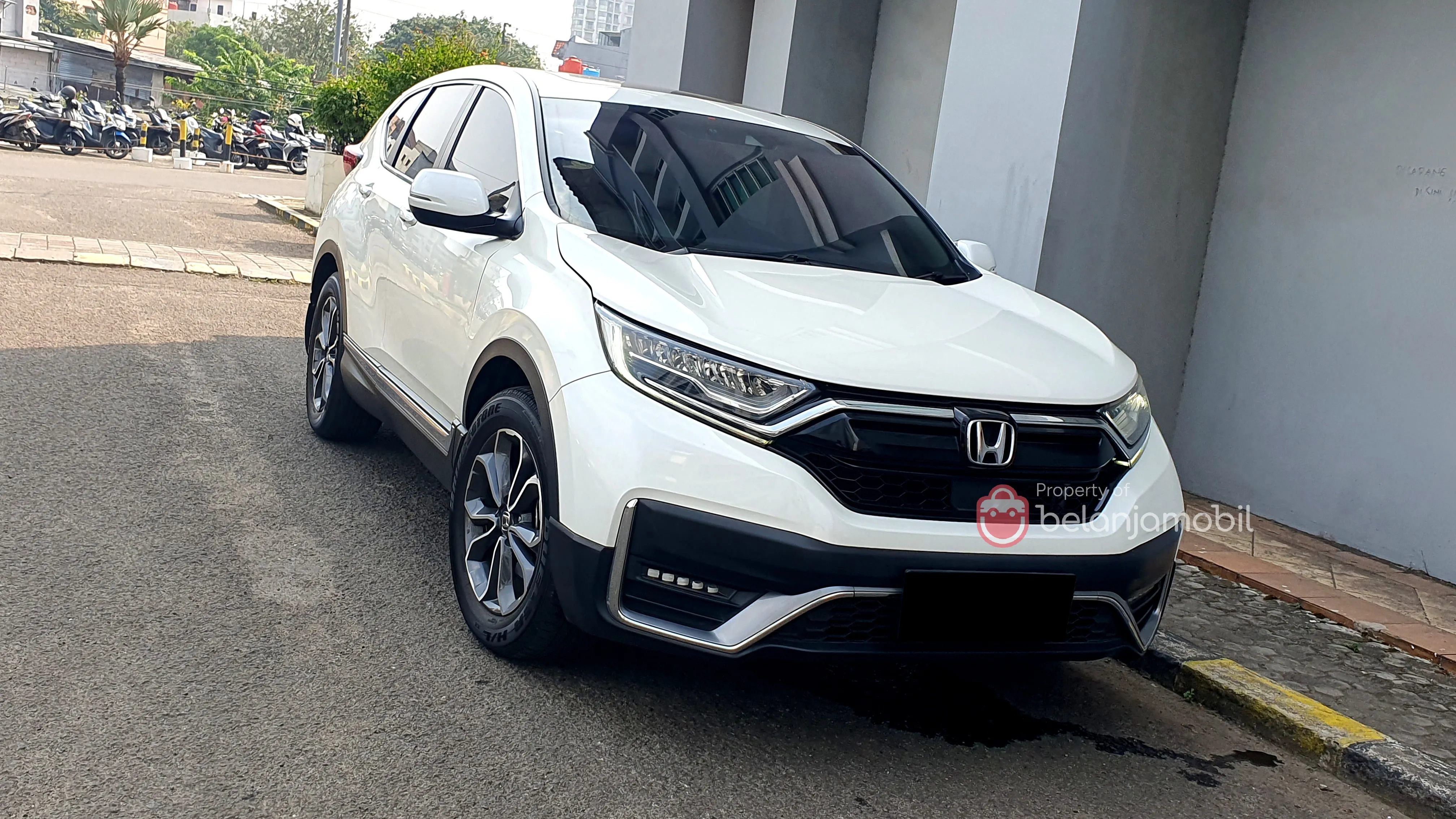 Mobil Bekas yang Cocok buat Jalanan Tangerang: Macet, Banjir Rob, dan Gang Sempit
